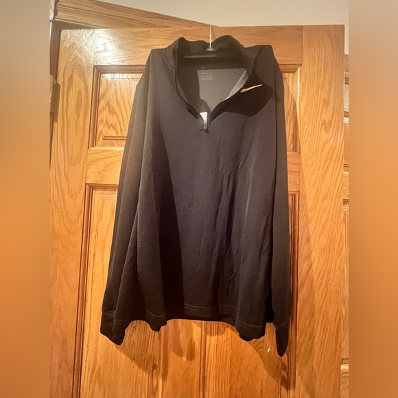 Women’s - Nike - Dri-Fit - Quarter Zip - Picture 6 of 11